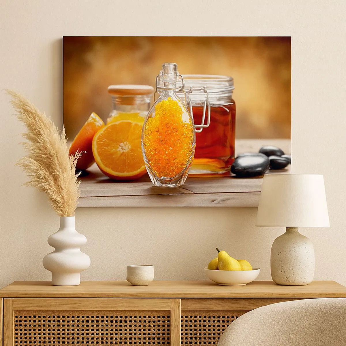 Quadro em tela - Uma garrafa de líquido âmbar e laranjas frescas - 70x50cm - Sabores e aromas ensolarados - Decoração de parede moderna para a sala de estar e quarto ARTTOR
