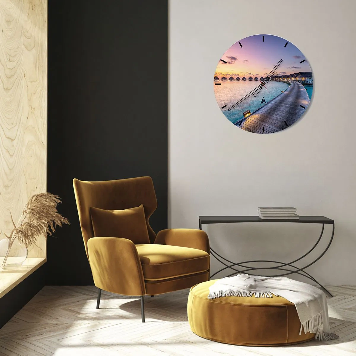 Relógio de parede - Relógio em vidro - Um caminho ao longo da praia com bangalôs tendo como pano de fundo o pôr do sol - 30x30cm - Férias - de volta às fontes - Decoração de parede moderna para a sala de estar, cozinha e quarto ARTTOR