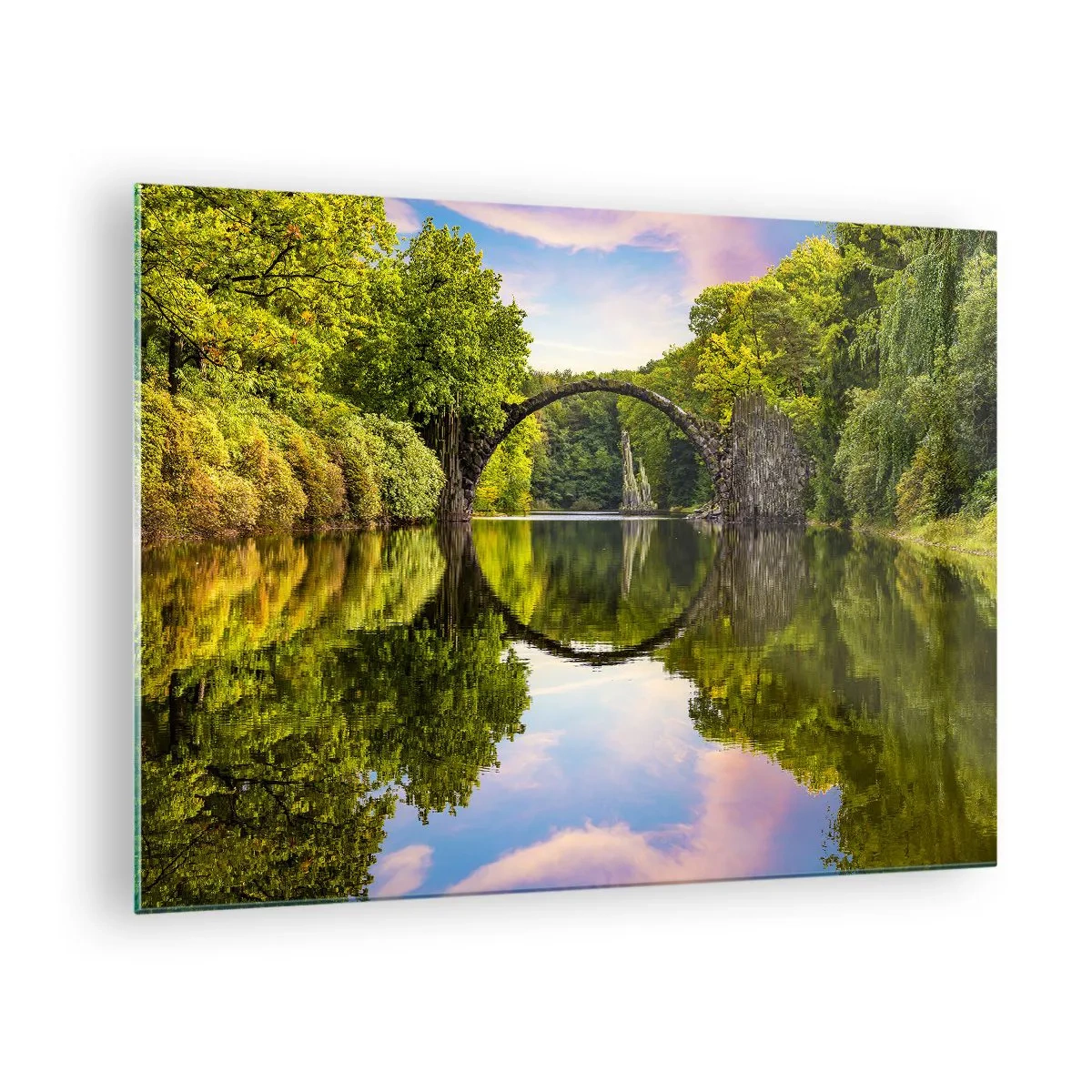 Quadro em vidro - Uma ponte de pedra refletida na superfície calma do lago - 70x50cm - Na junção de dois mundos - Decoração de parede moderna para a sala de estar e quarto ARTTOR