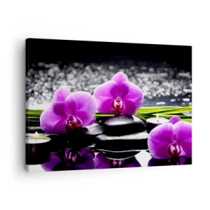 Quadro em tela - Orquídeas roxas em um fundo de pedras e velas em um ambiente relaxante - 70x50cm - Afogar-se na paz e sossego - Decoração de parede moderna para a sala de estar e quarto ARTTOR
