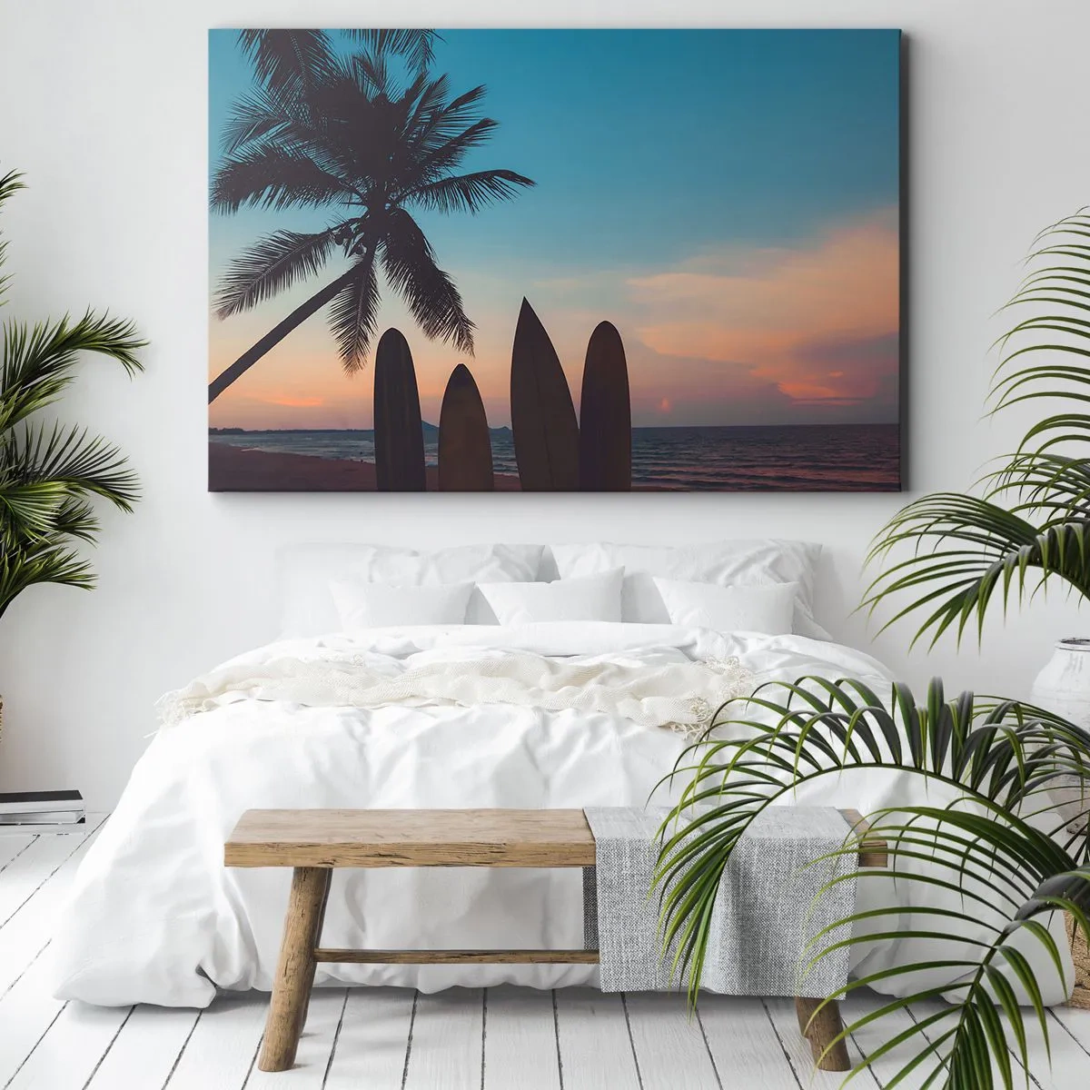 Quadro em tela - Pranchas de surfe com uma palmeira ao fundo e um pôr do sol - 70x50cm - Amanhã também será divertido - Decoração de parede moderna para a sala de estar e quarto ARTTOR