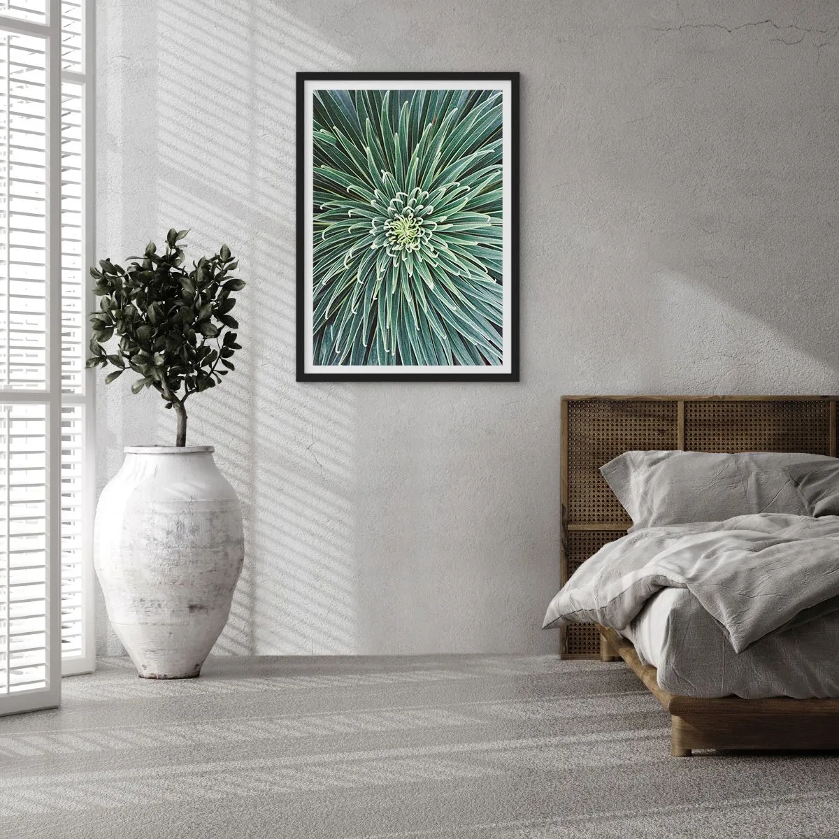 Pôster com moldura preta - Um close de uma planta verde com folhas simétricas. - 50x70cm - Nasce uma estrela - Decoração de parede moderna para a sala de estar e quarto ARTTOR