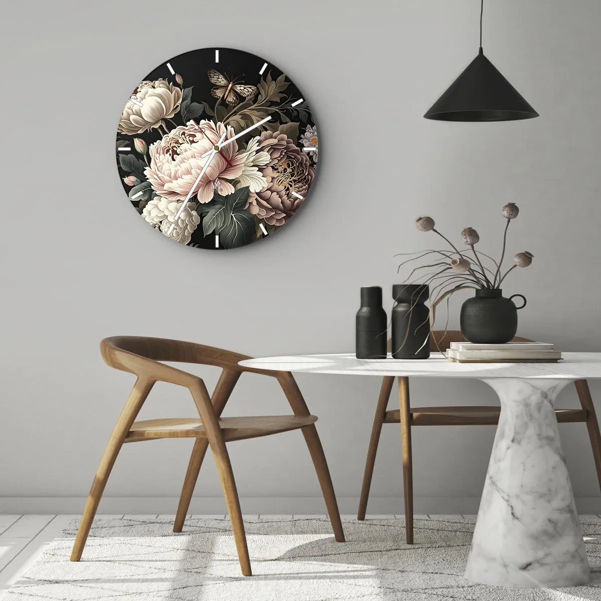 Relógio de parede - Relógio em vidro - Peônias rosas e uma borboleta em um fundo preto em um estilo clássico - 30x30cm - Em estilo barroco - Decoração de parede moderna para a sala de estar, cozinha e quarto ARTTOR