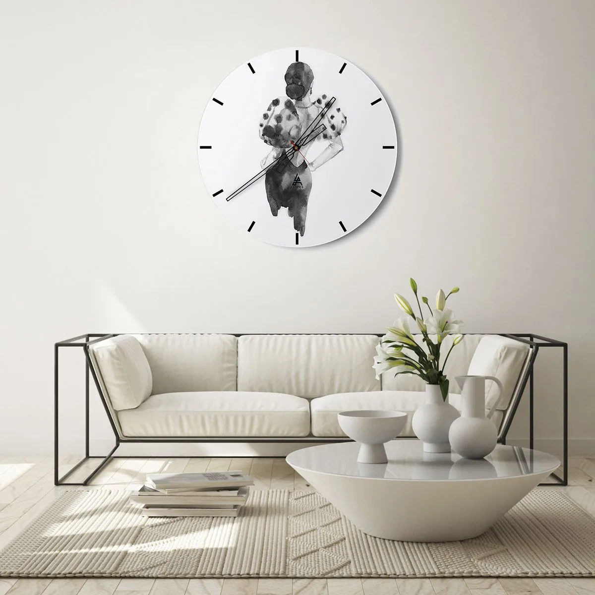 Relógio de parede - Relógio em vidro - Ilustração em preto e branco de uma mulher em um vestido elegante - 30x30cm - Ela passou por aqui - Decoração de parede moderna para a sala de estar, cozinha e quarto ARTTOR