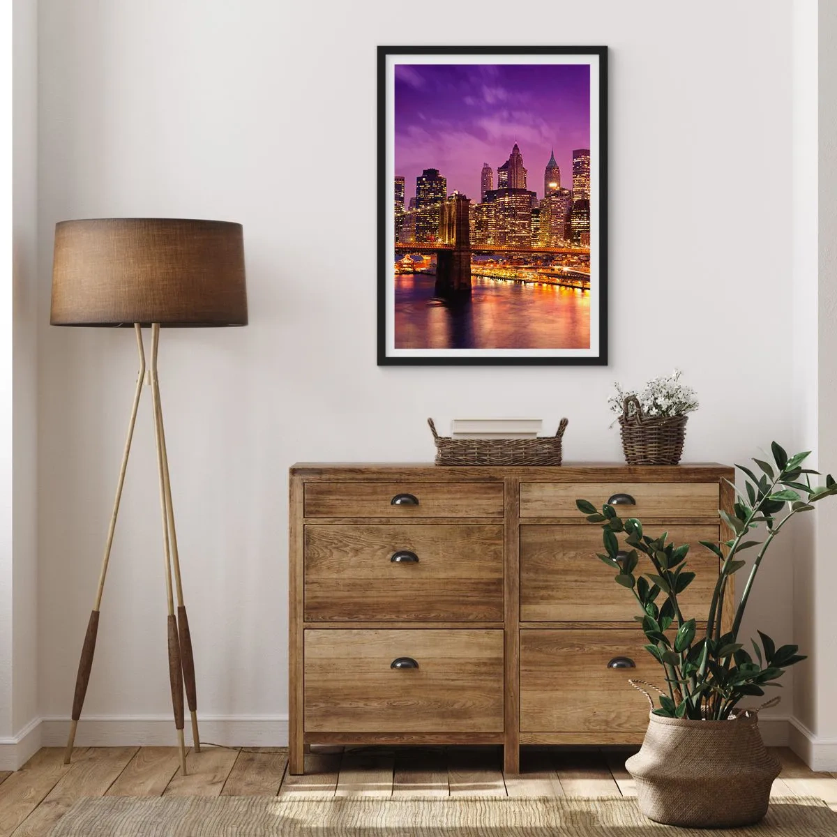 Pôster com moldura preta - Vista noturna da Ponte do Brooklyn e de Manhattan nas luzes da cidade - 50x70cm - Manhathann roxa e dourada - Decoração de parede moderna para a sala de estar e quarto ARTTOR