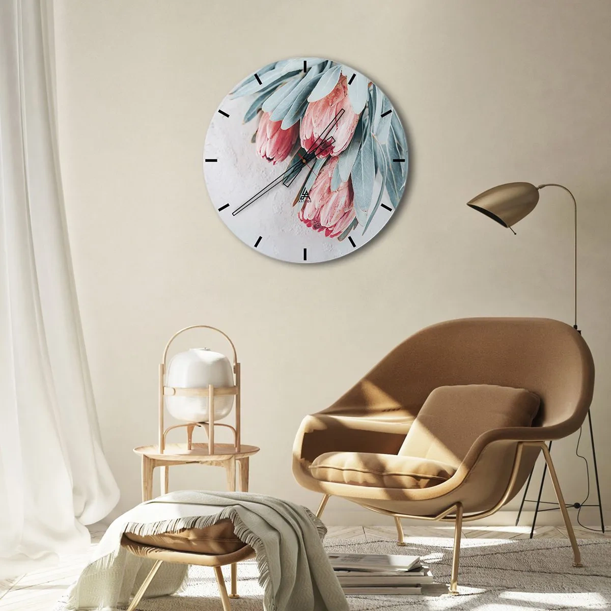 Relógio de parede - Relógio em vidro - Flores de protea com folhas azuis claras sobre fundo claro - 30x30cm - Envergonhadas da sua própria beleza - Decoração de parede moderna para a sala de estar, cozinha e quarto ARTTOR