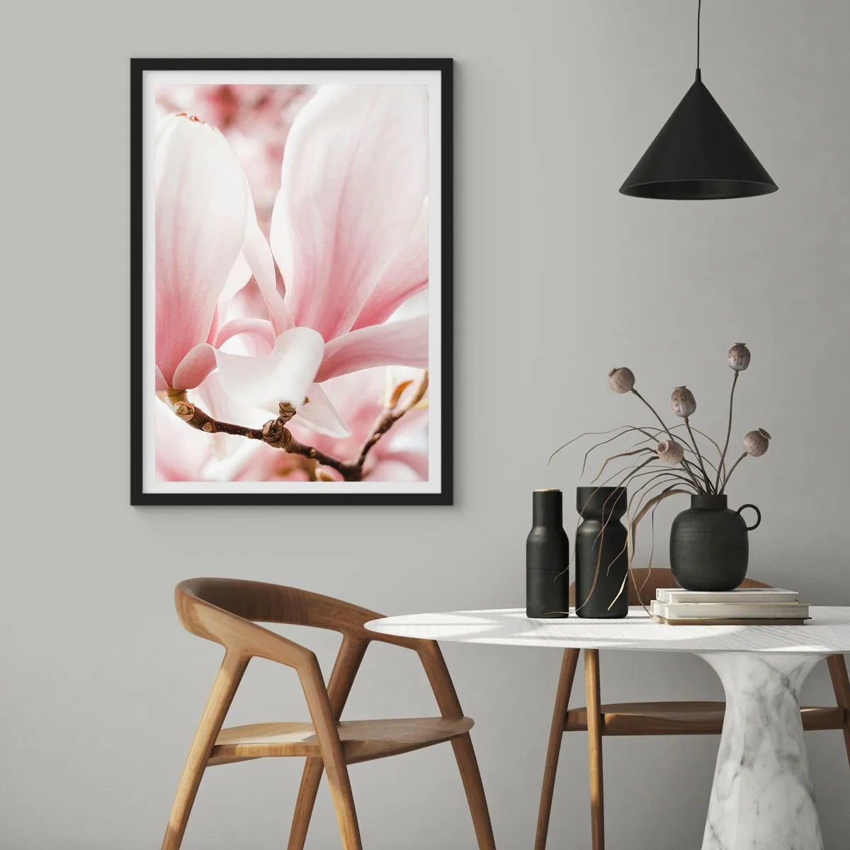 Pôster com moldura preta - Delicadas pétalas de magnólia rosa em um fundo desfocado - 50x70cm - Sensibilidade infinita - Decoração de parede moderna para a sala de estar e quarto ARTTOR