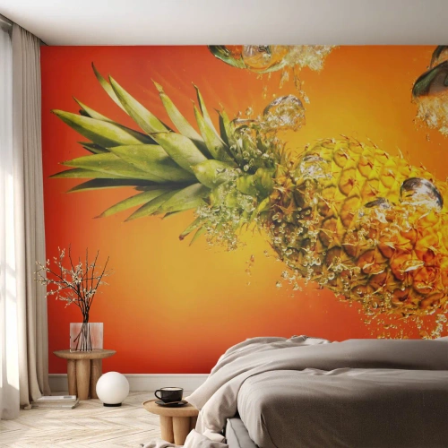 Papel de Parede Standard Eco - Abacaxi submerso em água sobre fundo laranja - 100x70cm - Frescor suculento tropical - Decoração de parede moderna para a sala de estar e quarto ARTTOR