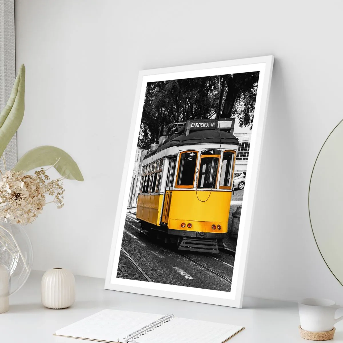 Pôster em moldura branca - E o fado ao fundo - 70x100 cm