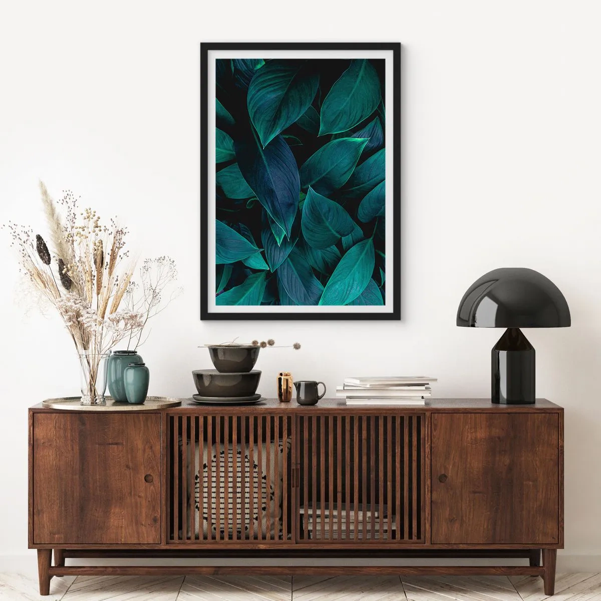 Pôster com moldura preta - Folhas verde-escuras com iluminação de fundo sutil - 50x70cm - Verde em si - Decoração de parede moderna para a sala de estar e quarto ARTTOR