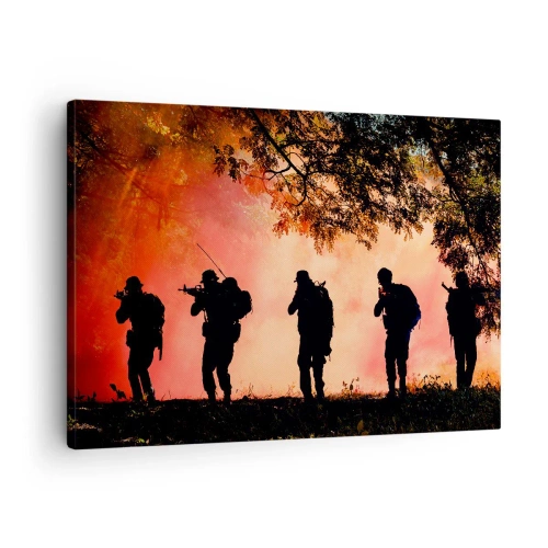 Quadro em tela - Silhuetas de soldados na floresta contra o céu laranja - 70x50cm - ...Todos por um. - Decoração de parede moderna para a sala de estar e quarto ARTTOR