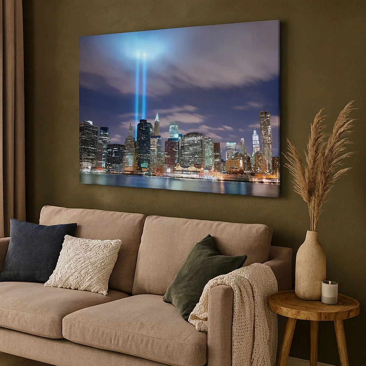Quadro em tela - Panorama noturno da cidade com dois feixes de luz brilhantes no céu - 70x50cm - Alcançar o céu com a luz - Decoração de parede moderna para a sala de estar e quarto ARTTOR