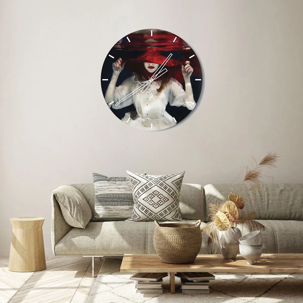 Relógio de parede - Relógio em vidro - Uma figura com um chapéu vermelho submersa na água - 30x30cm - Demônio do Pântano - Decoração de parede moderna para a sala de estar, cozinha e quarto ARTTOR
