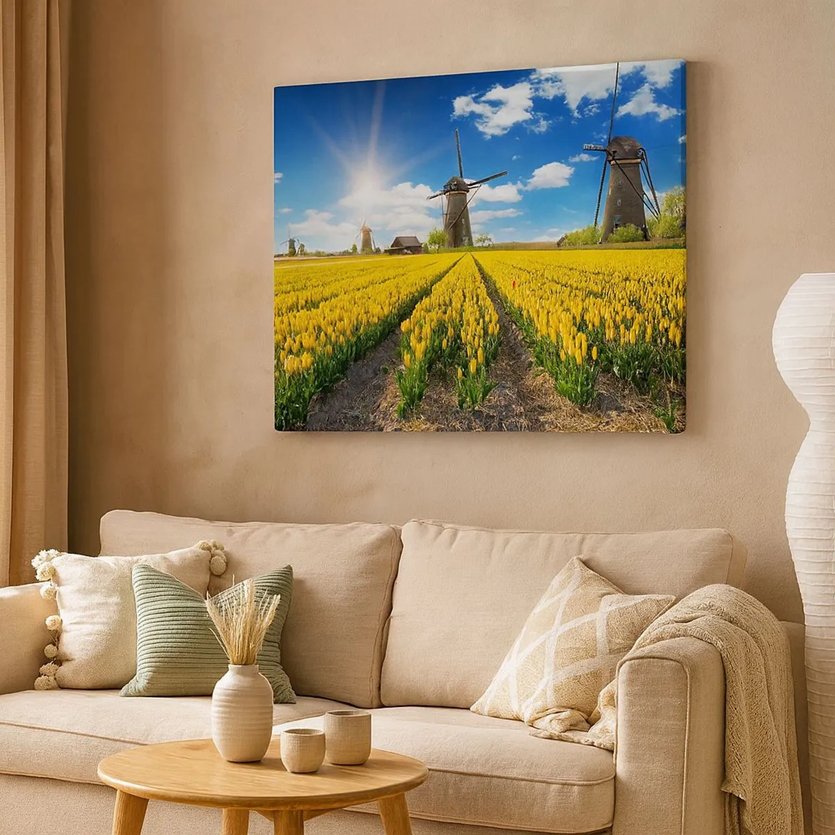 Quadro em tela - Um campo de tulipas amarelas com moinhos de vento no horizonte - 70x50cm - Nada mais holandês do que isso - Decoração de parede moderna para a sala de estar e quarto ARTTOR