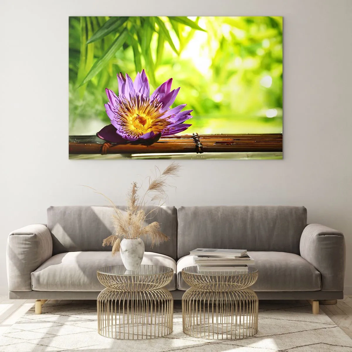 Quadro em vidro - Flor de lótus roxa em uma placa de bambu com fundo verde - 70x50cm - Sob o sol asiático - Decoração de parede moderna para a sala de estar e quarto ARTTOR