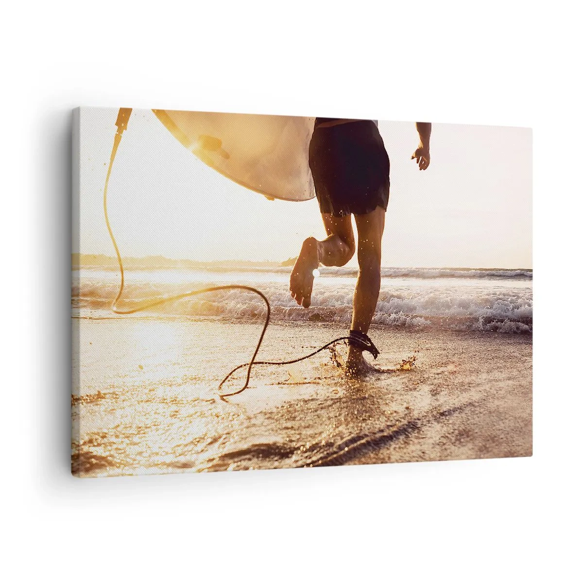Quadro em tela - Um surfista corre pela praia com sua prancha sob o sol. - 70x50cm - Encontro das ondas - Decoração de parede moderna para a sala de estar e quarto ARTTOR