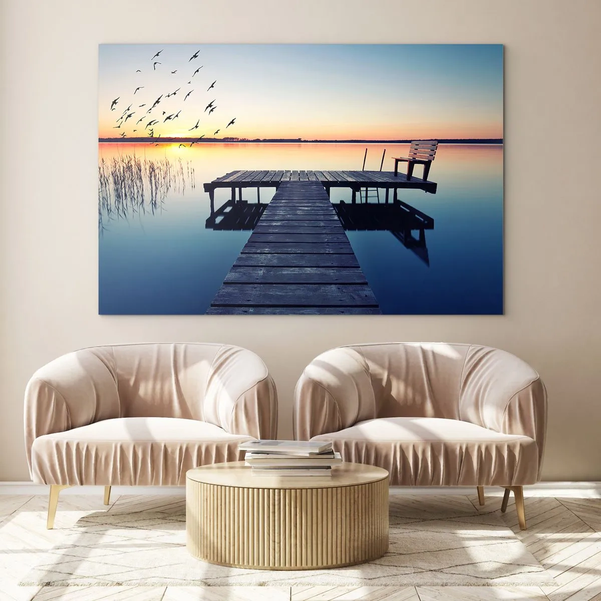 Quadro em vidro - Um píer no lago com vista para o pôr do sol e pássaros voando - 70x50cm - Foi um bom dia - Decoração de parede moderna para a sala de estar e quarto ARTTOR