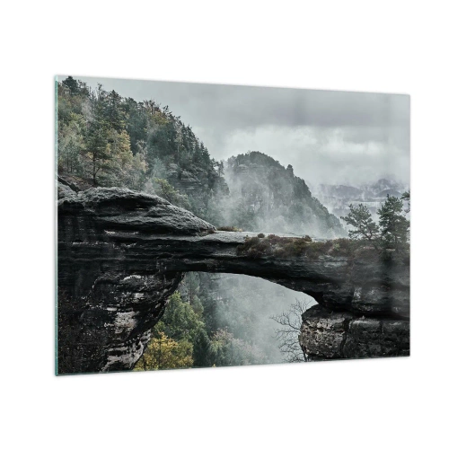 Quadro em vidro - Uma ponte de pedra entre montanhas enevoadas e uma paisagem florestal - 70x50cm - A aventura está prestes a começar - Decoração de parede moderna para a sala de estar e quarto ARTTOR