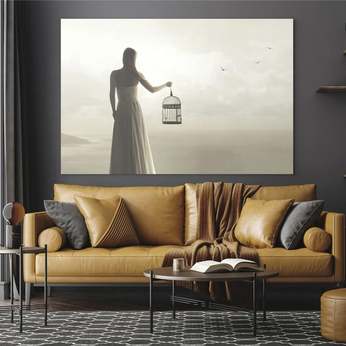 Quadro em vidro - Uma mulher com uma gaiola observando pássaros voando em direção ao céu - 70x50cm - Seja livre - Decoração de parede moderna para a sala de estar e quarto ARTTOR