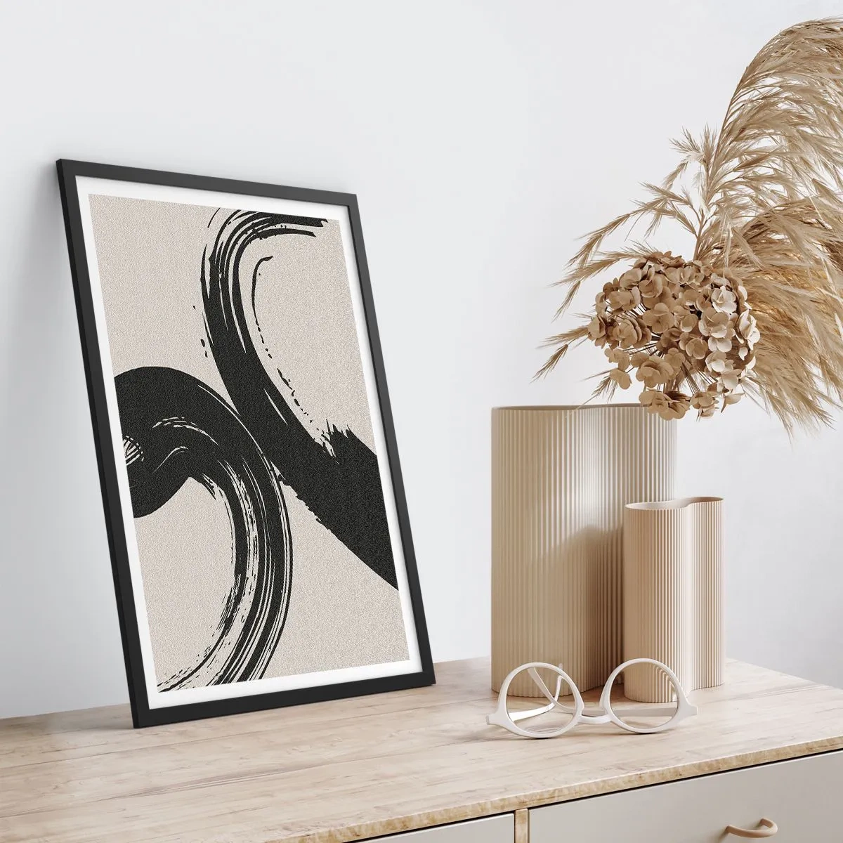 Pôster com moldura preta - Pinceladas dinâmicas em fundo bege - 50x70cm - Varrer e circular - Decoração de parede moderna para a sala de estar e quarto ARTTOR