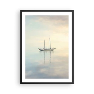 Pôster com moldura preta - Um navio em um mar calmo com um reflexo suave - 50x70cm - Num mar de silêncio - Decoração de parede moderna para a sala de estar e quarto ARTTOR