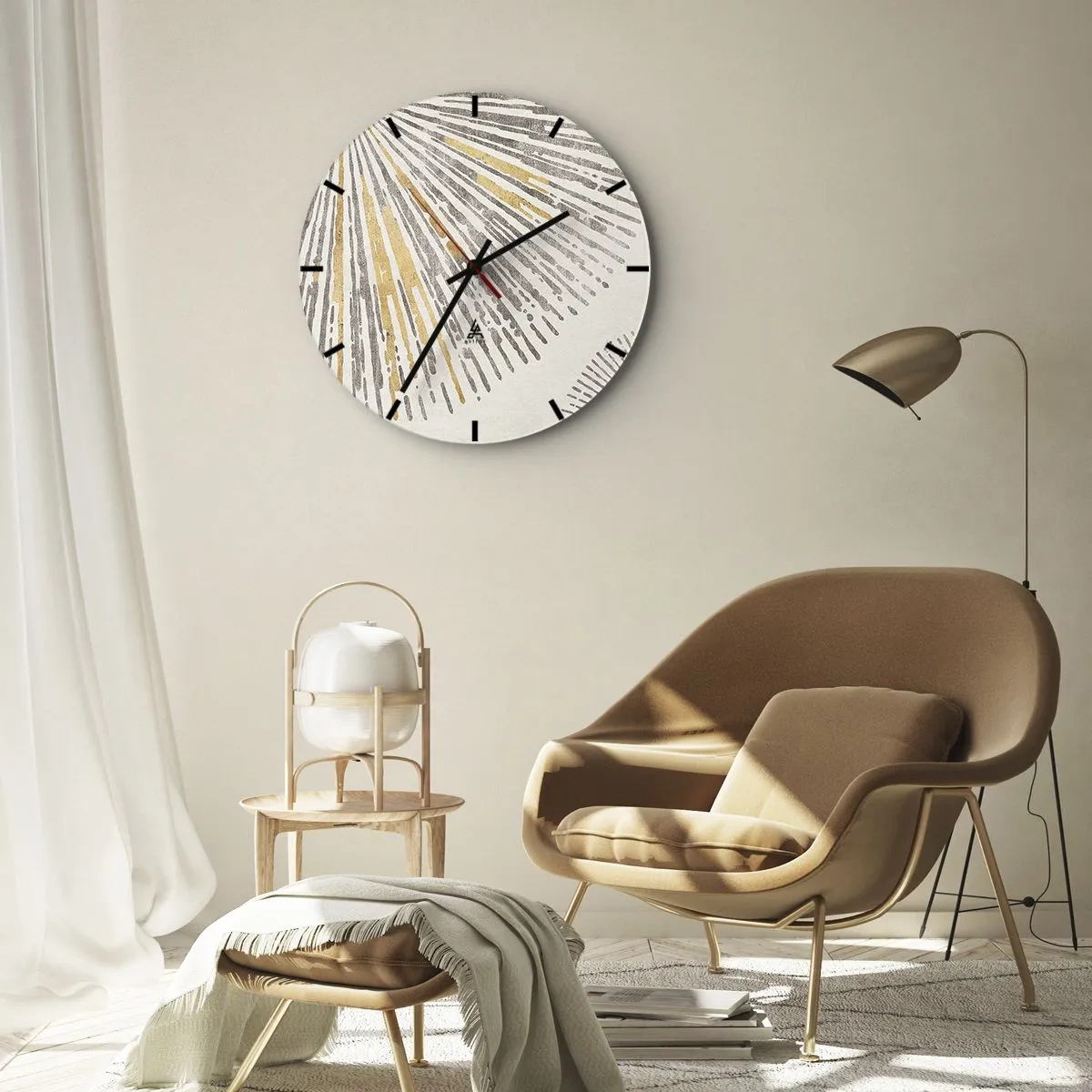 Relógio de parede - Relógio em vidro - Linhas radiantes em dourado e cinza sobre fundo claro - 30x30cm - A beleza do raio - Decoração de parede moderna para a sala de estar, cozinha e quarto ARTTOR