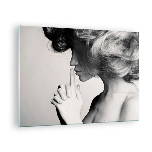 Quadro em vidro - Uma mulher em uma fotografia em preto e branco gesticulando pedindo silêncio - 70x50cm - Ouvindo-se a si própria - Decoração de parede moderna para a sala de estar e quarto ARTTOR
