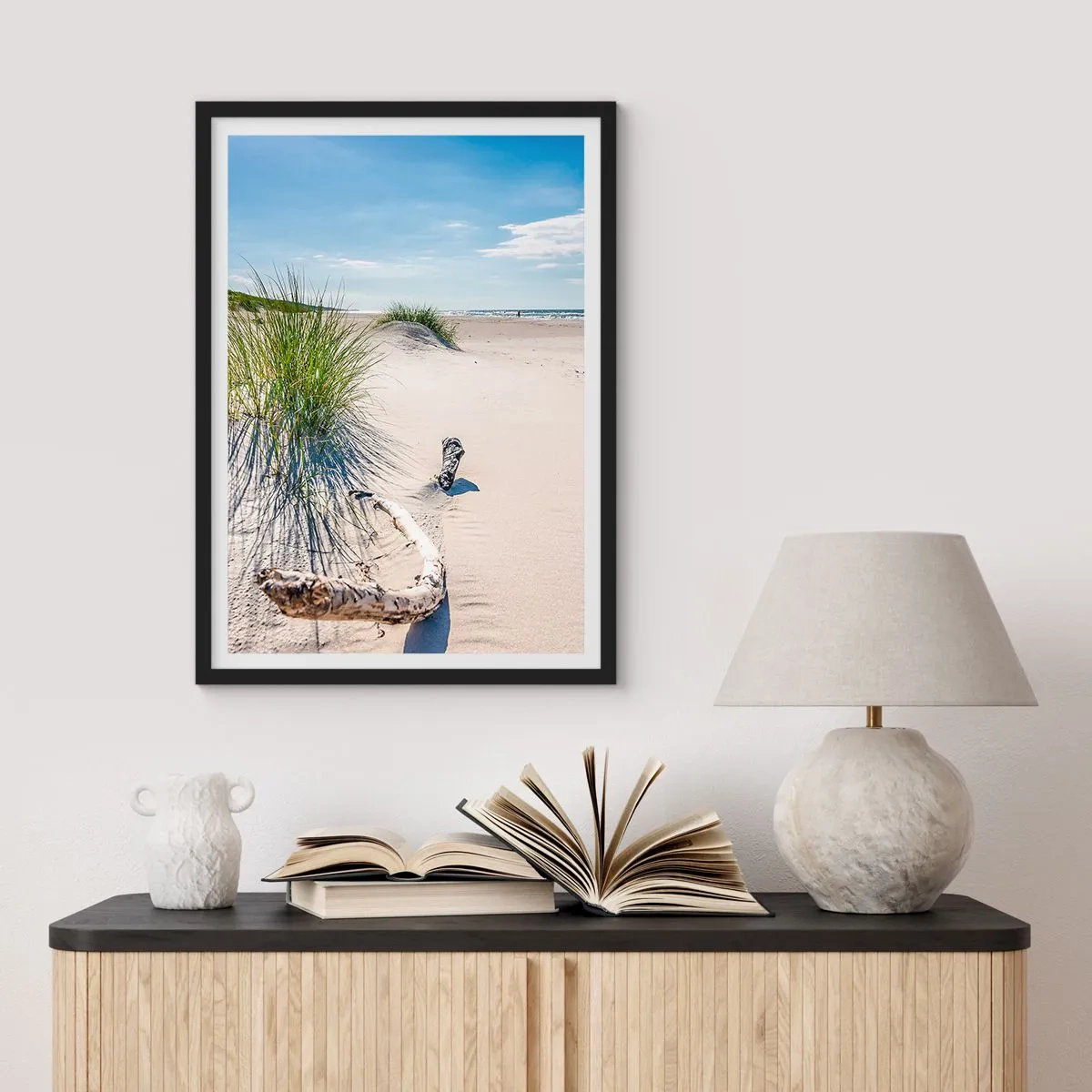 Pôster com moldura preta - Praia com dunas, grama e galhos ao sol - 50x70cm - A mais bonita? do Báltico - Decoração de parede moderna para a sala de estar e quarto ARTTOR
