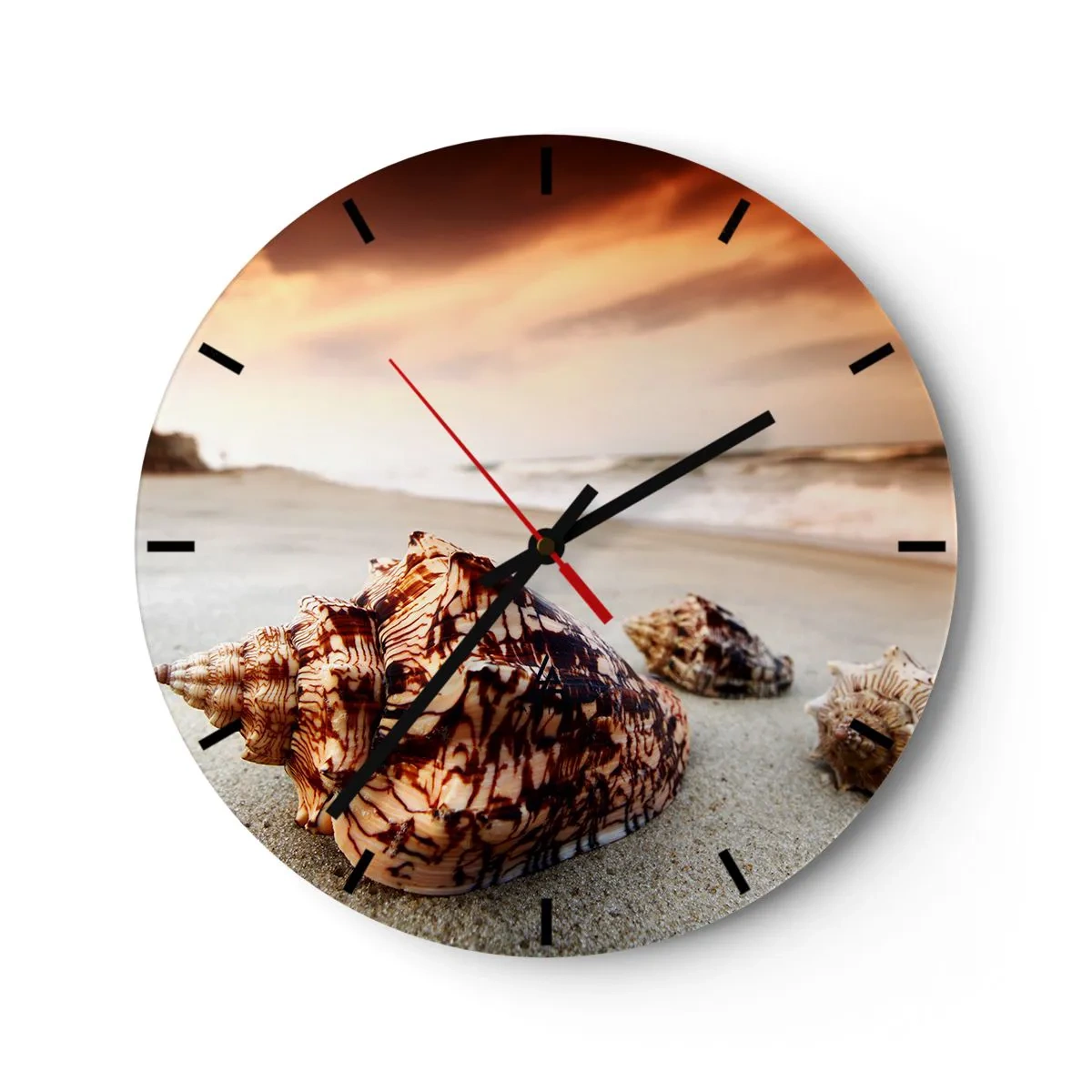 Relógio de parede - Relógio em vidro - Conchas na praia sob os raios do sol poente - 30x30cm - Expulso pelas ondas - Decoração de parede moderna para a sala de estar, cozinha e quarto ARTTOR