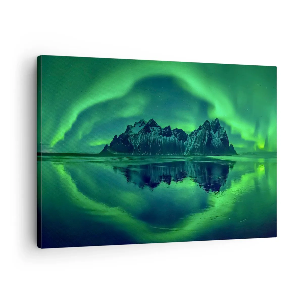 Quadro em tela - Montanhas cercadas pela aurora boreal refletida na água - 70x50cm - Nos braços da aurora - Decoração de parede moderna para a sala de estar e quarto ARTTOR