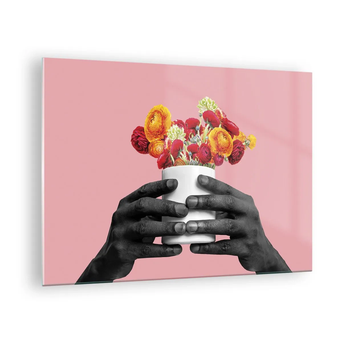 Quadro em vidro - Mãos pretas e brancas segurando um buquê colorido de flores - 70x50cm - A apoteose da vida - Decoração de parede moderna para a sala de estar e quarto ARTTOR