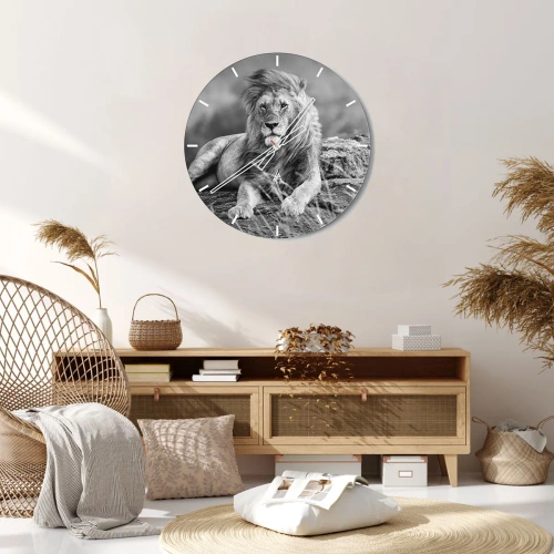 Relógio de parede - Relógio em vidro - Um leão em pose majestosa tendo como pano de fundo a natureza selvagem - 30x30cm - Sesta real - Decoração de parede moderna para a sala de estar, cozinha e quarto ARTTOR