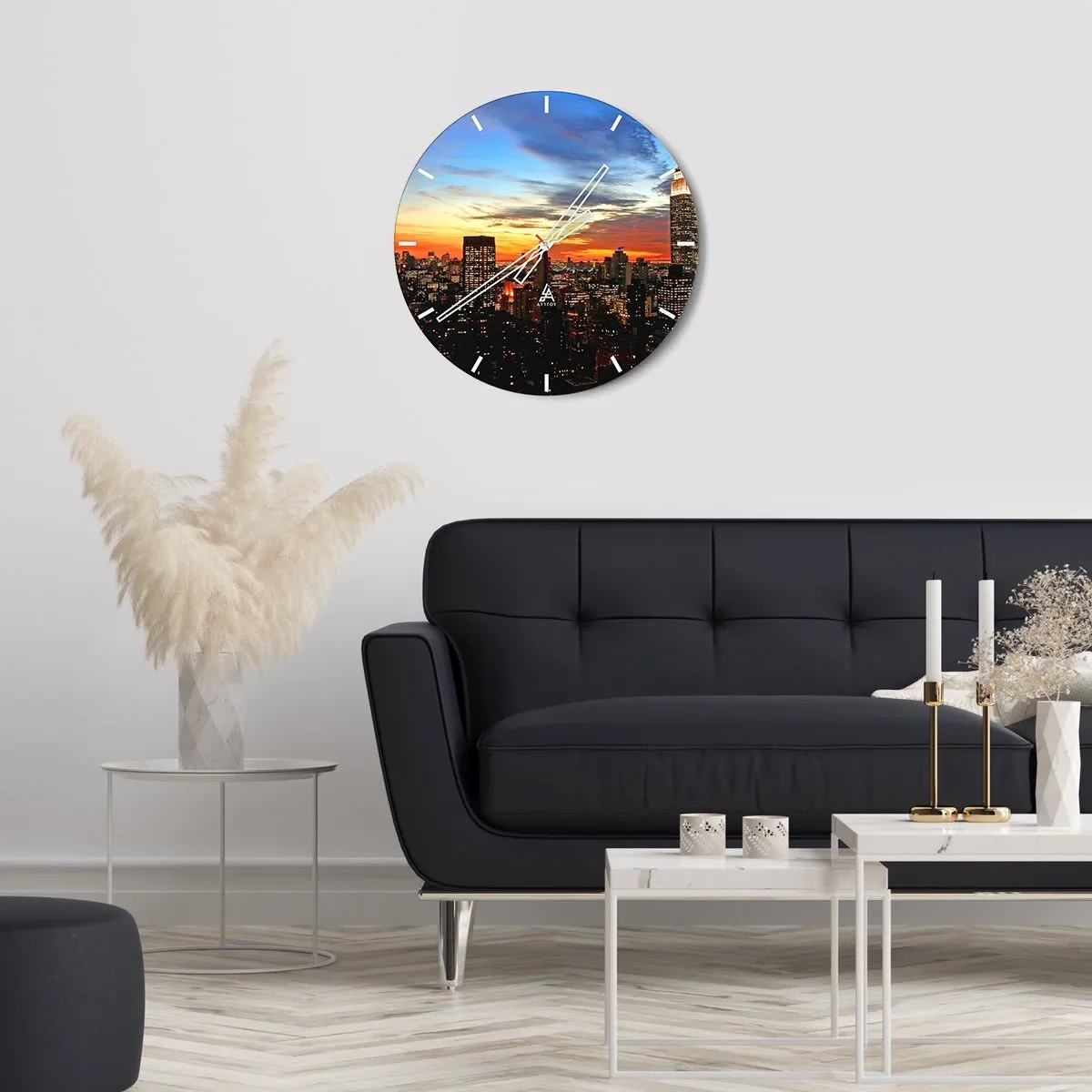 Relógio de parede - Relógio em vidro - Panorama da cidade ao pôr do sol com céu limpo - 30x30cm - Noite Brilhante Americana - Decoração de parede moderna para a sala de estar, cozinha e quarto ARTTOR