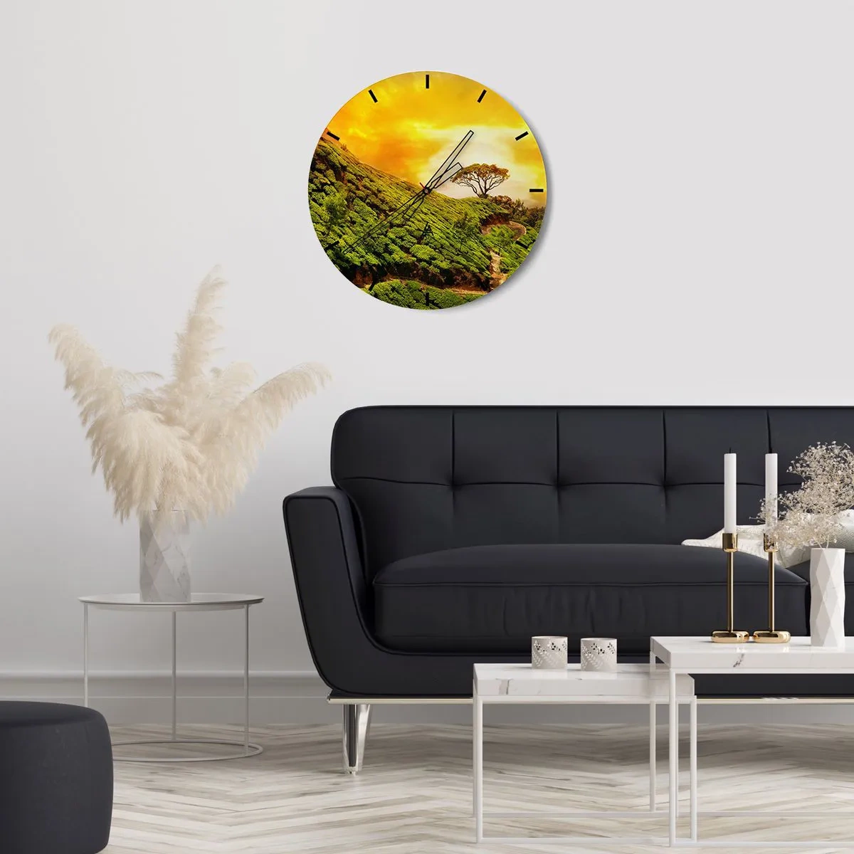 Relógio de parede - Relógio em vidro - Colinas verdes sob os raios do sol poente - 30x30cm - Um caminho sinuoso, uma encosta verde - Decoração de parede moderna para a sala de estar, cozinha e quarto ARTTOR