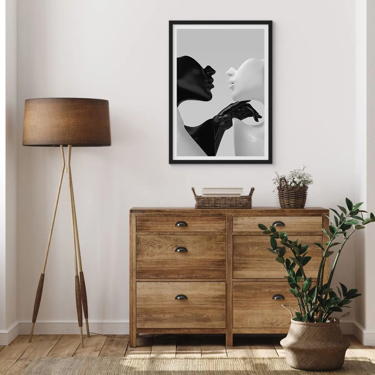 Pôster com moldura preta - Uma composição em preto e branco de dois rostos em contato próximo. - 50x70cm - Atração – desejo - Decoração de parede moderna para a sala de estar e quarto ARTTOR