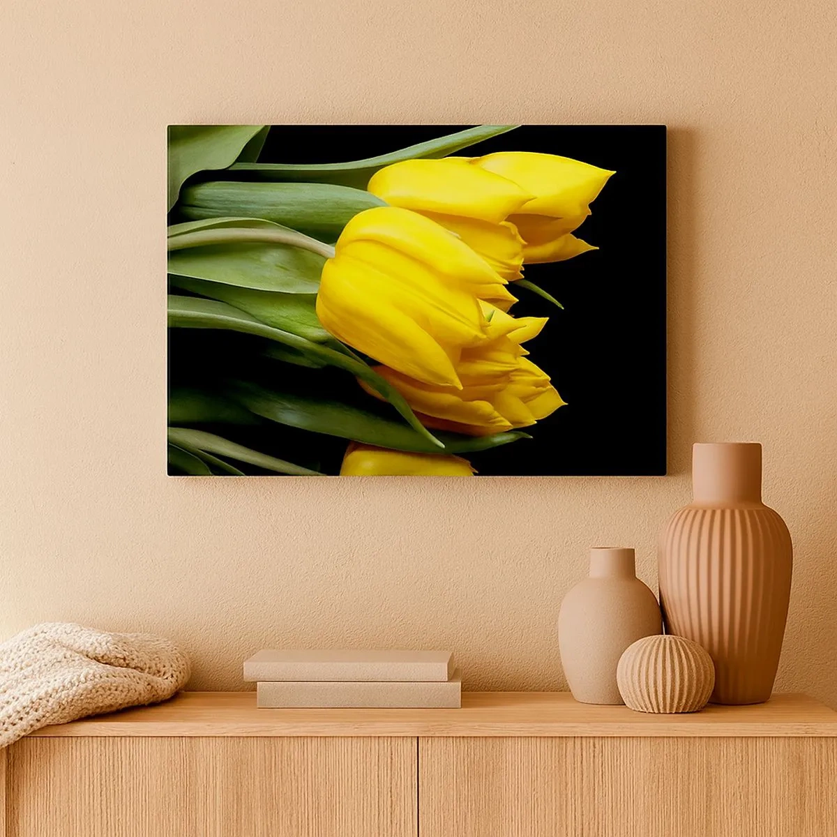 Quadro em tela - Um buquê de tulipas amarelas em um fundo preto - 70x50cm - Feitas a partir do sol - Decoração de parede moderna para a sala de estar e quarto ARTTOR