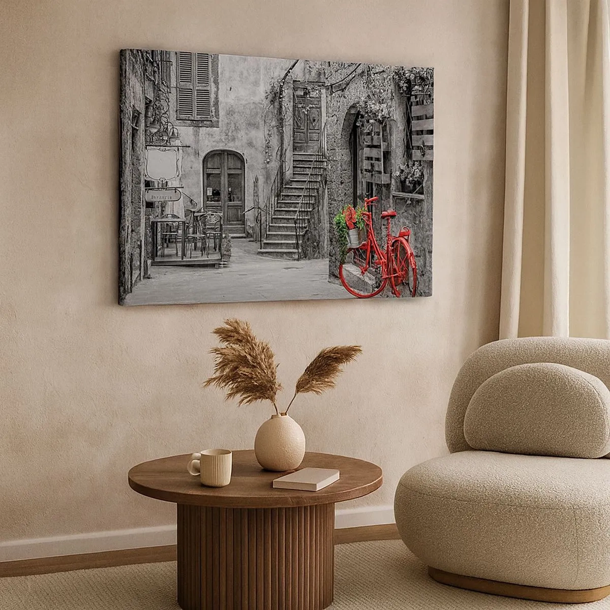 Quadro em tela - Uma bicicleta vermelha em uma rua preta e branca - 70x50cm - Beco da Toscana - Decoração de parede moderna para a sala de estar e quarto ARTTOR