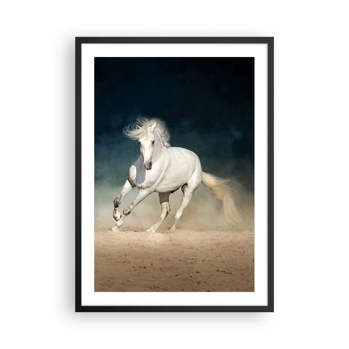 Pôster com moldura preta - Um cavalo branco galopando pelo chão arenoso - 50x70cm - Liberdade em seu estado puro - Decoração de parede moderna para a sala de estar e quarto ARTTOR
