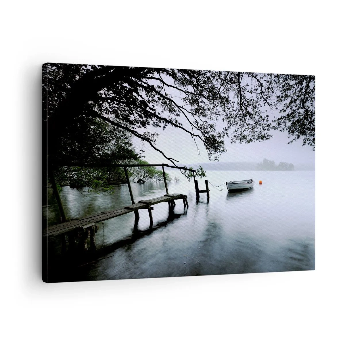 Quadro em tela - Um cais sobre a água com um barco ao fundo, cercado por uma paisagem enevoada - 70x50cm - Descanso imediato - Decoração de parede moderna para a sala de estar e quarto ARTTOR