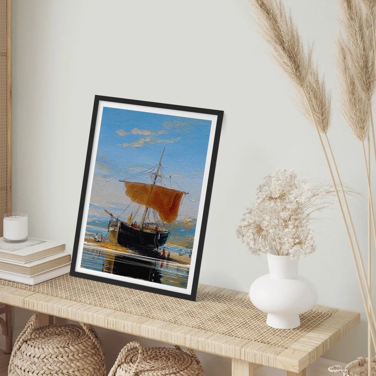 Pôster com moldura preta - Um veleiro tradicional na praia com seu reflexo na água - 50x70cm - Água, terra, ar - Decoração de parede moderna para a sala de estar e quarto ARTTOR