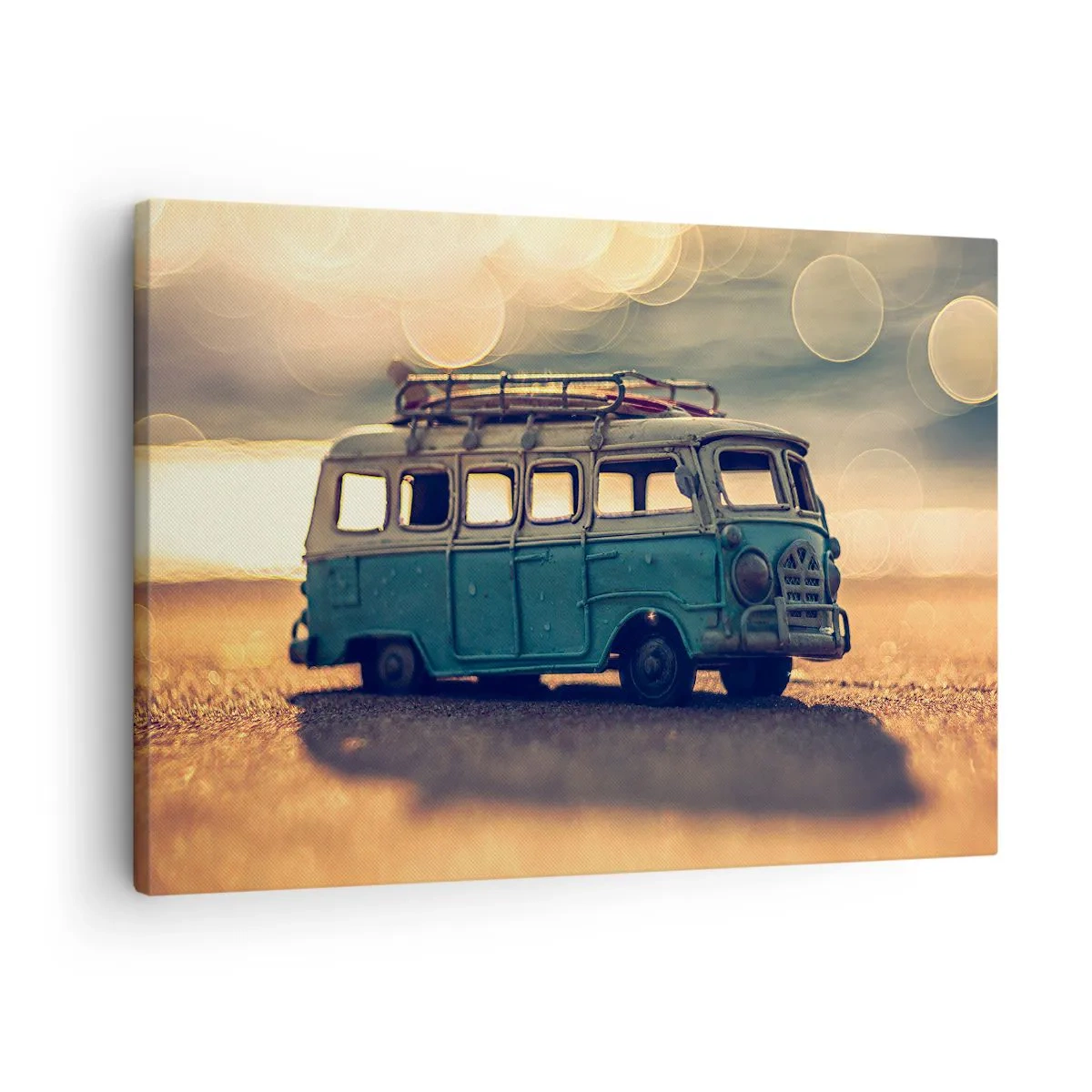 Quadro em tela - Ônibus retrô contra luz desfocada - 70x50cm - O fim da idolatria do dinheiro e do trabalho - Decoração de parede moderna para a sala de estar e quarto ARTTOR