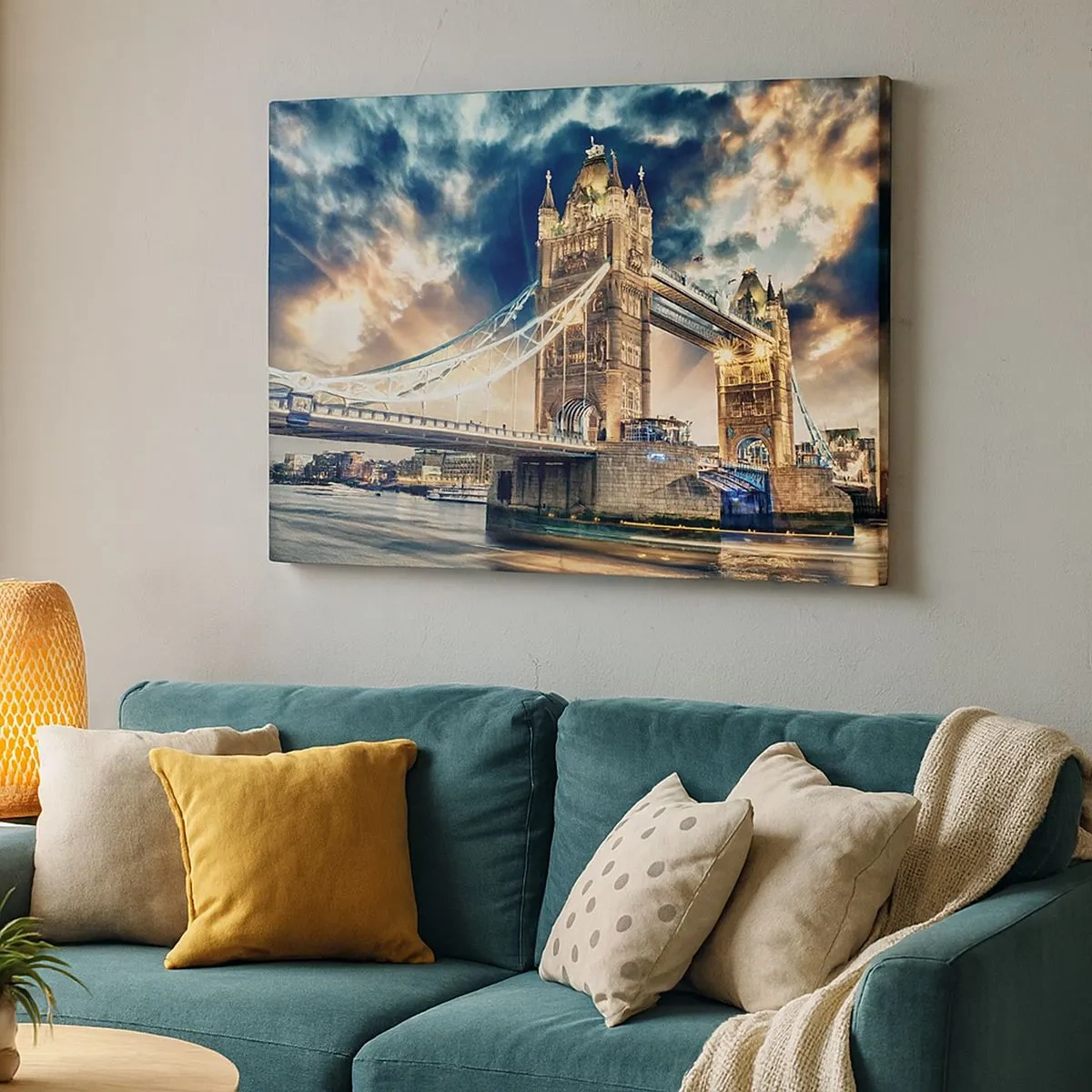 Quadro em tela - Tower Bridge ao anoitecer contra um céu dinâmico - 70x50cm - Monumento ao Império Vitoriano - Decoração de parede moderna para a sala de estar e quarto ARTTOR