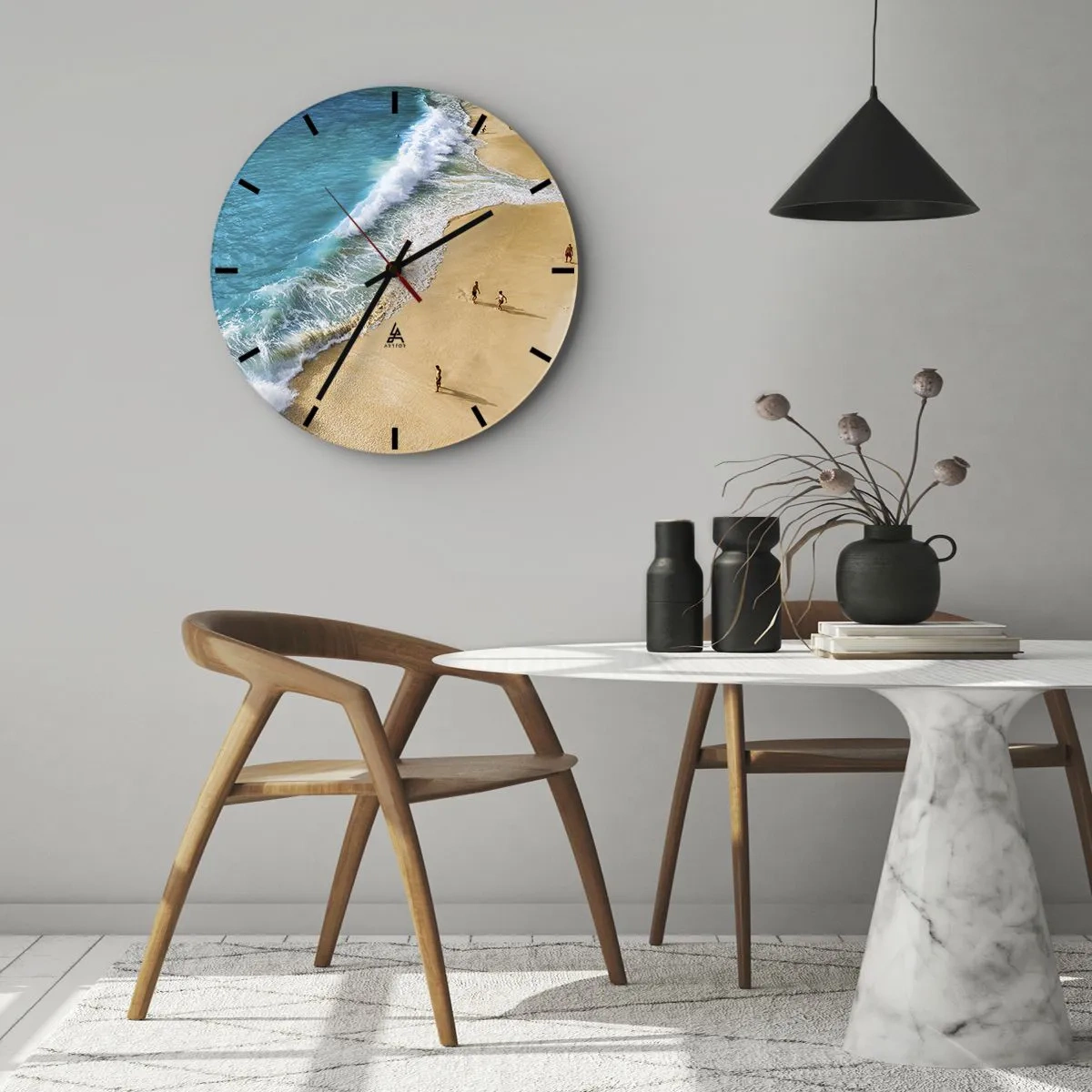 Relógio de parede - Relógio em vidro - Uma praia de areia com ondas turquesa e pessoas caminhando por aí - 30x30cm - E depois o sol, a praia… - Decoração de parede moderna para a sala de estar, cozinha e quarto ARTTOR