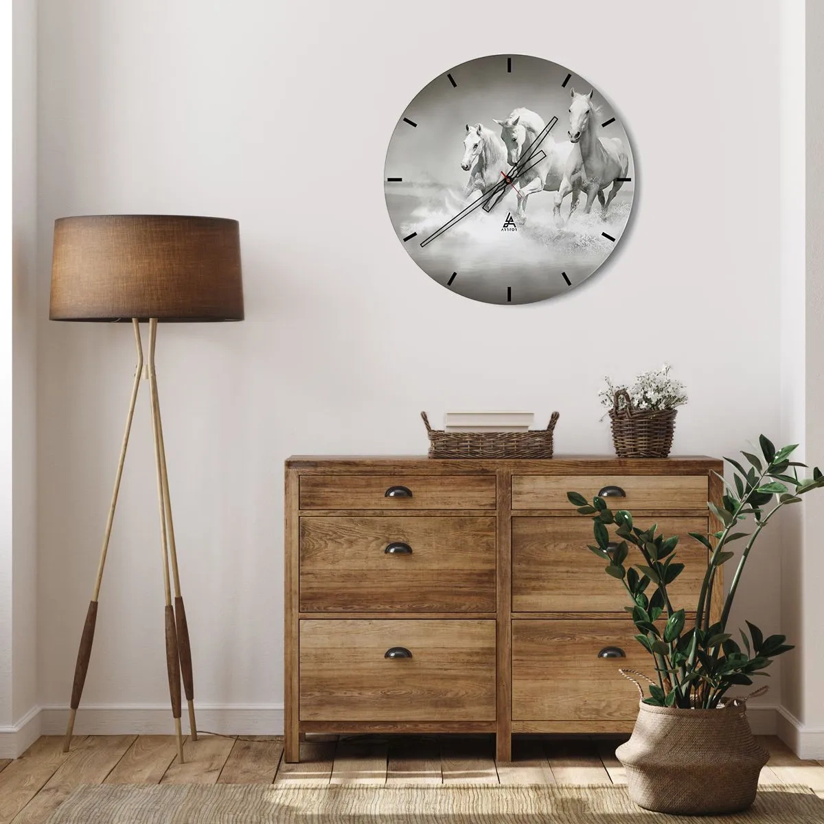 Relógio de parede - Relógio em vidro - Três cavalos brancos galopando pela água em um cenário dinâmico - 30x30cm - Loucura branca - Decoração de parede moderna para a sala de estar, cozinha e quarto ARTTOR