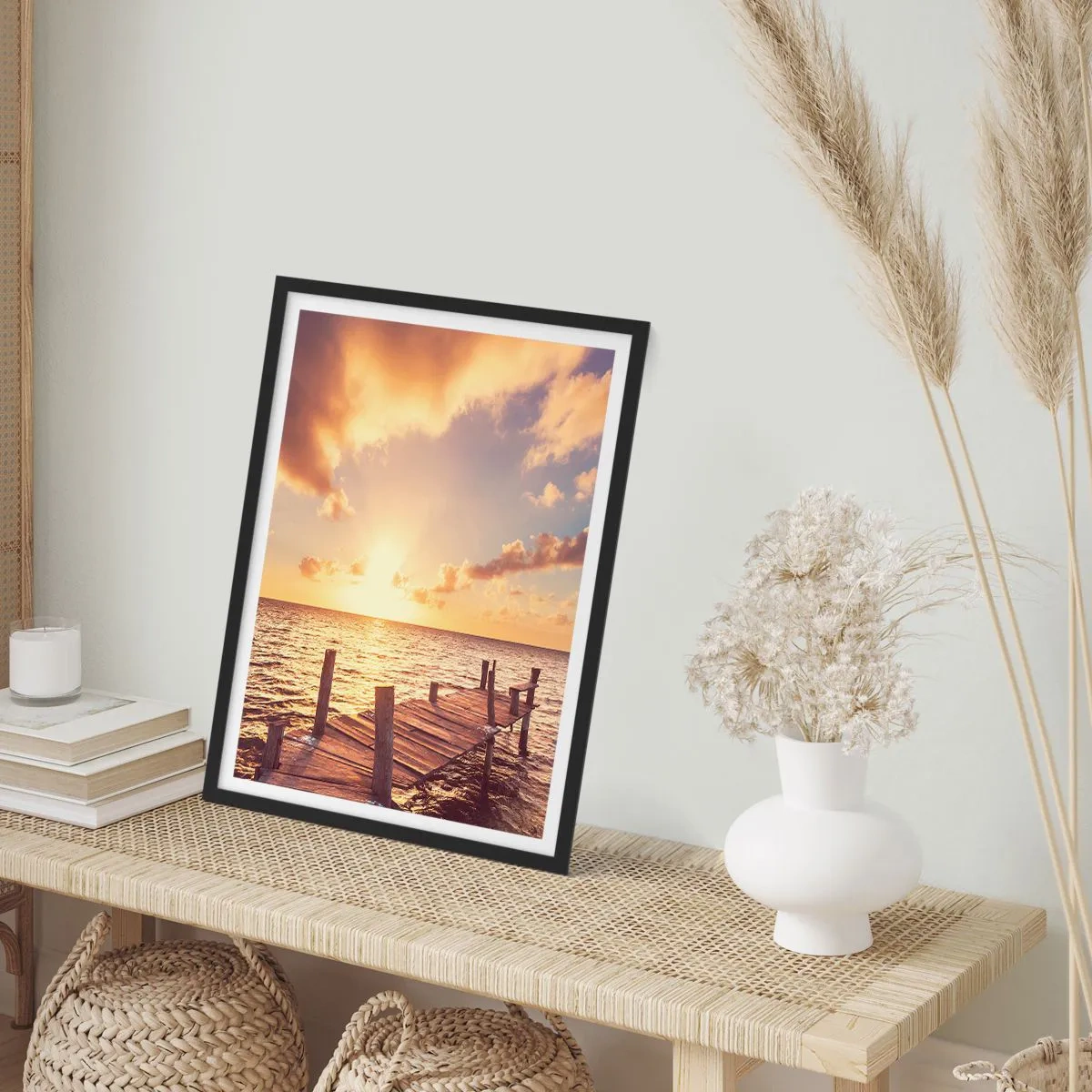 Pôster com moldura preta - Cais de madeira em frente ao mar ao pôr do sol - 50x70cm - A terra dourada da gentileza - Decoração de parede moderna para a sala de estar e quarto ARTTOR