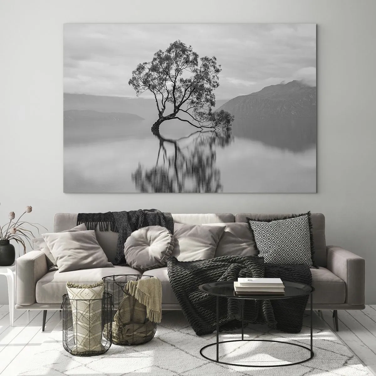 Quadro em vidro - Uma árvore solitária na água em uma paisagem em preto e branco - 70x50cm - Existe um país assim - Decoração de parede moderna para a sala de estar e quarto ARTTOR