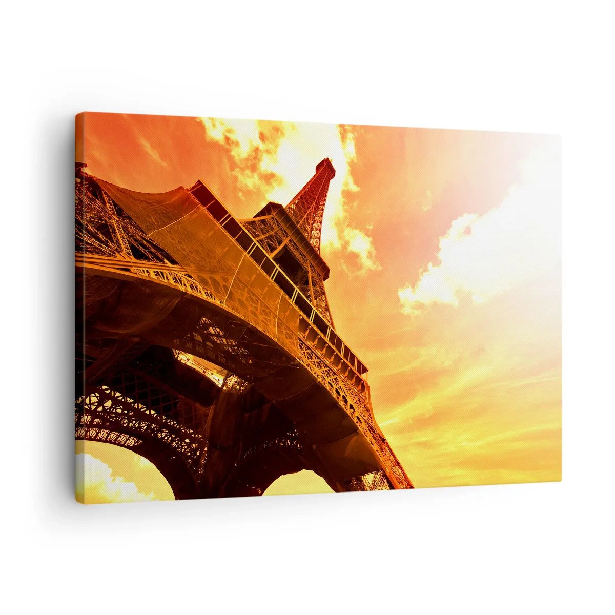 Quadro em tela - A Torre Eiffel contra um céu dourado durante o pôr do sol - 70x50cm - Monumental, dourada pelo sol - Decoração de parede moderna para a sala de estar e quarto ARTTOR
