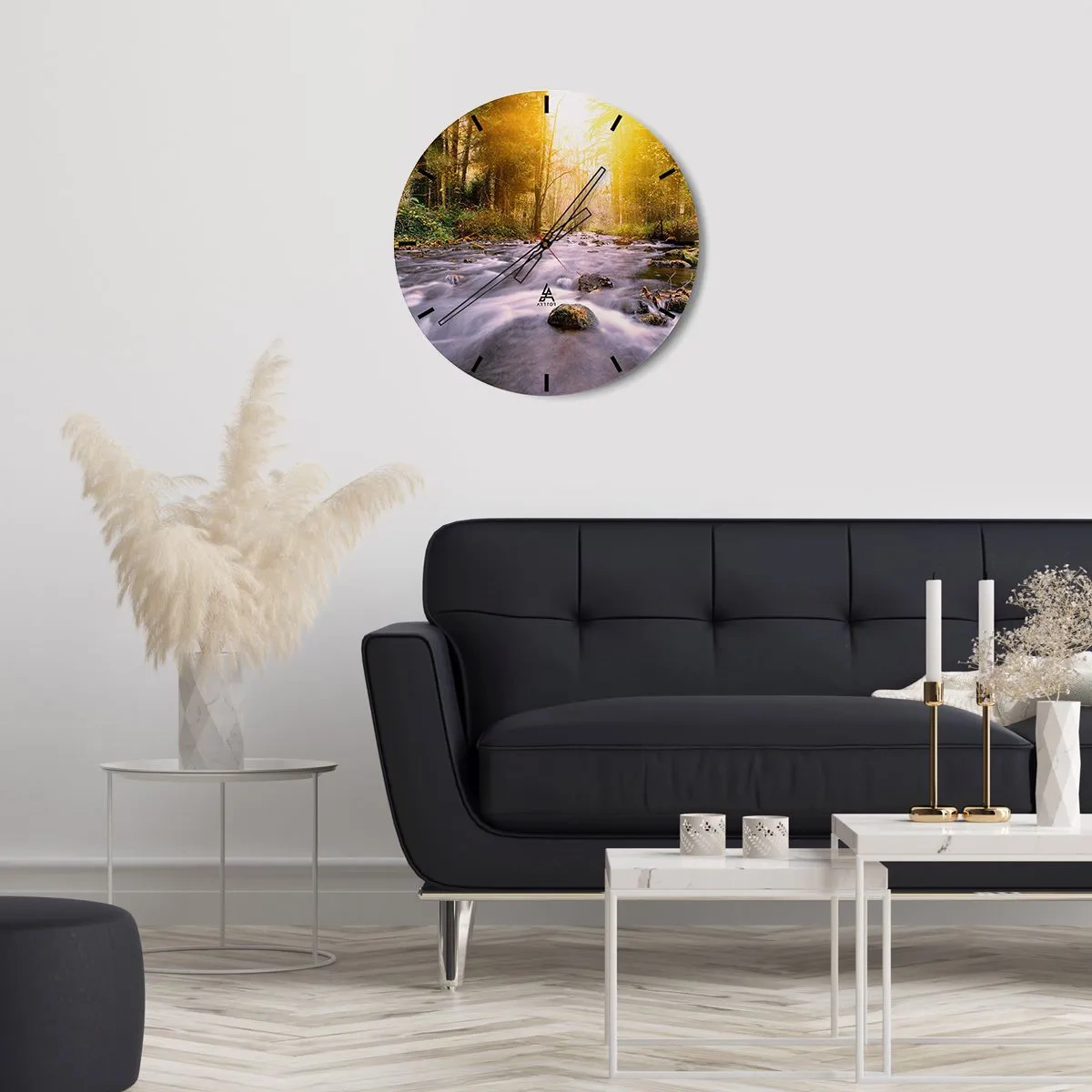 Relógio de parede - Relógio em vidro - Um riacho na floresta iluminado pela luz dourada da manhã - 30x30cm - Malaquita em um cenário de ouro e prata - Decoração de parede moderna para a sala de estar, cozinha e quarto ARTTOR