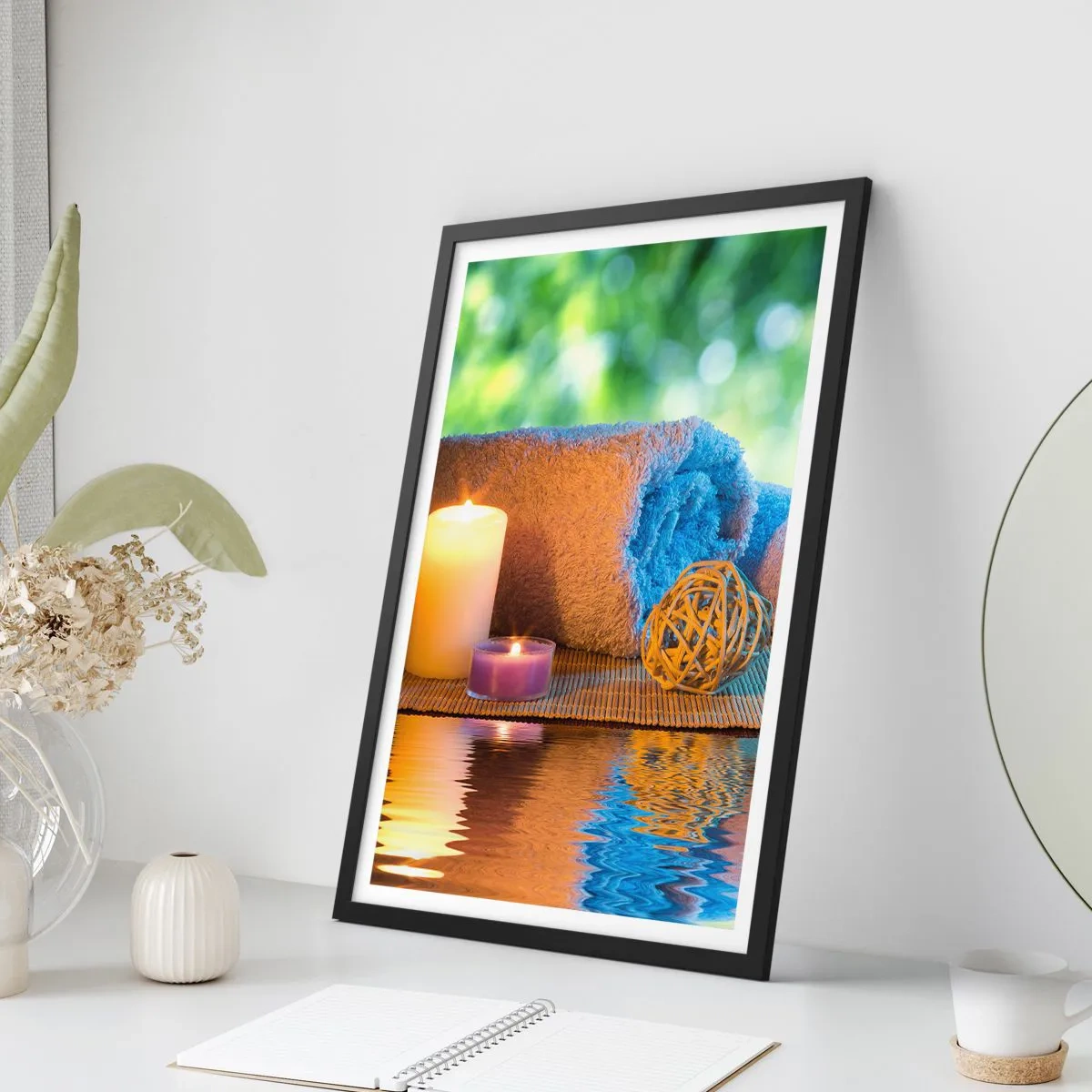 Pôster com moldura preta - Velas e uma toalha em uma paisagem natural - 50x70cm - Tempo para o corpo - Decoração de parede moderna para a sala de estar e quarto ARTTOR