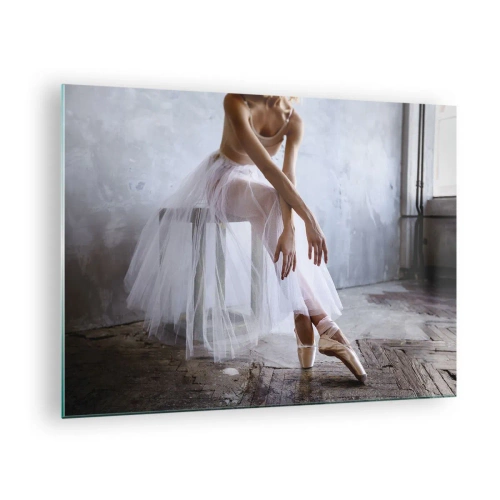 Quadro em vidro - Uma bailarina com saia de tule descansa no corredor - 70x50cm - Antes das luzes da ribalta ascenderem - Decoração de parede moderna para a sala de estar e quarto ARTTOR